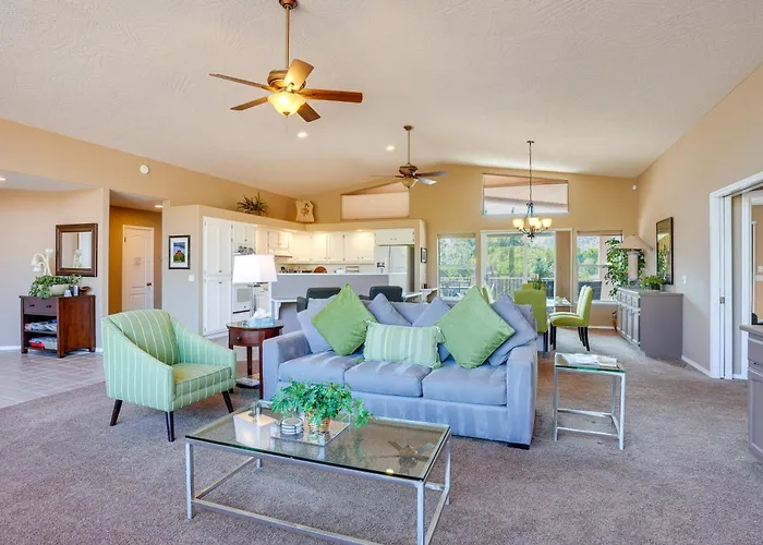 Covered Deck & Red Rock Views: In *