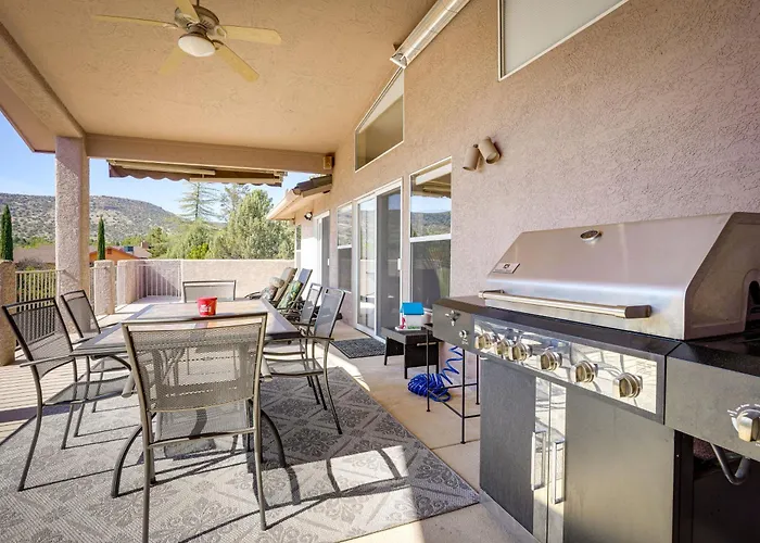 Covered Deck & Red Rock Views: In *